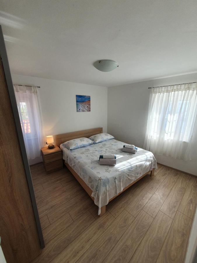 Apartaments Ukic 普维克瑟普瑞内 外观 照片