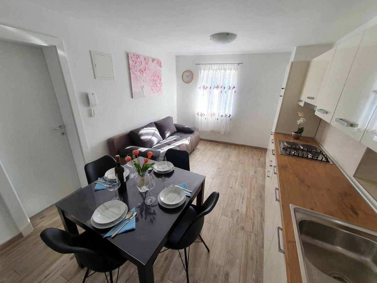 Apartaments Ukic 普维克瑟普瑞内 外观 照片