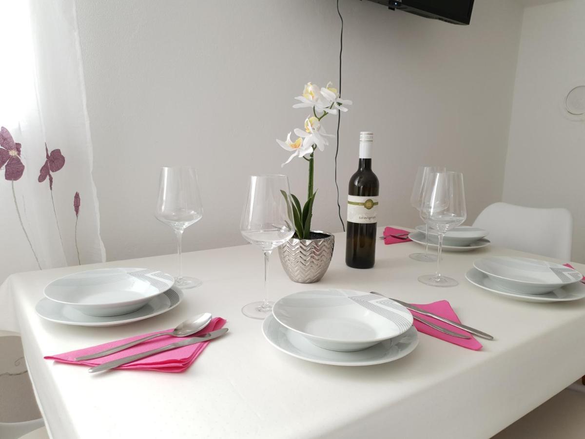 Apartaments Ukic 普维克瑟普瑞内 外观 照片