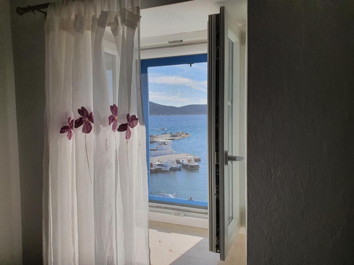 Apartaments Ukic 普维克瑟普瑞内 外观 照片