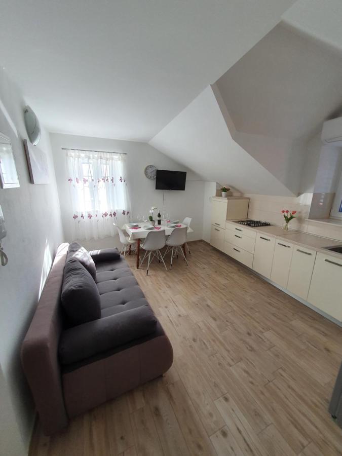 Apartaments Ukic 普维克瑟普瑞内 外观 照片