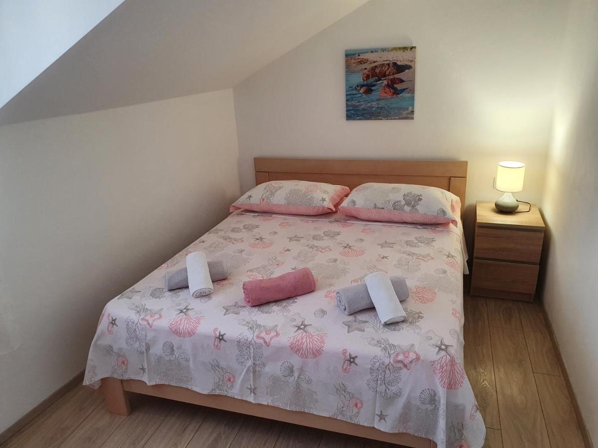 Apartaments Ukic 普维克瑟普瑞内 外观 照片