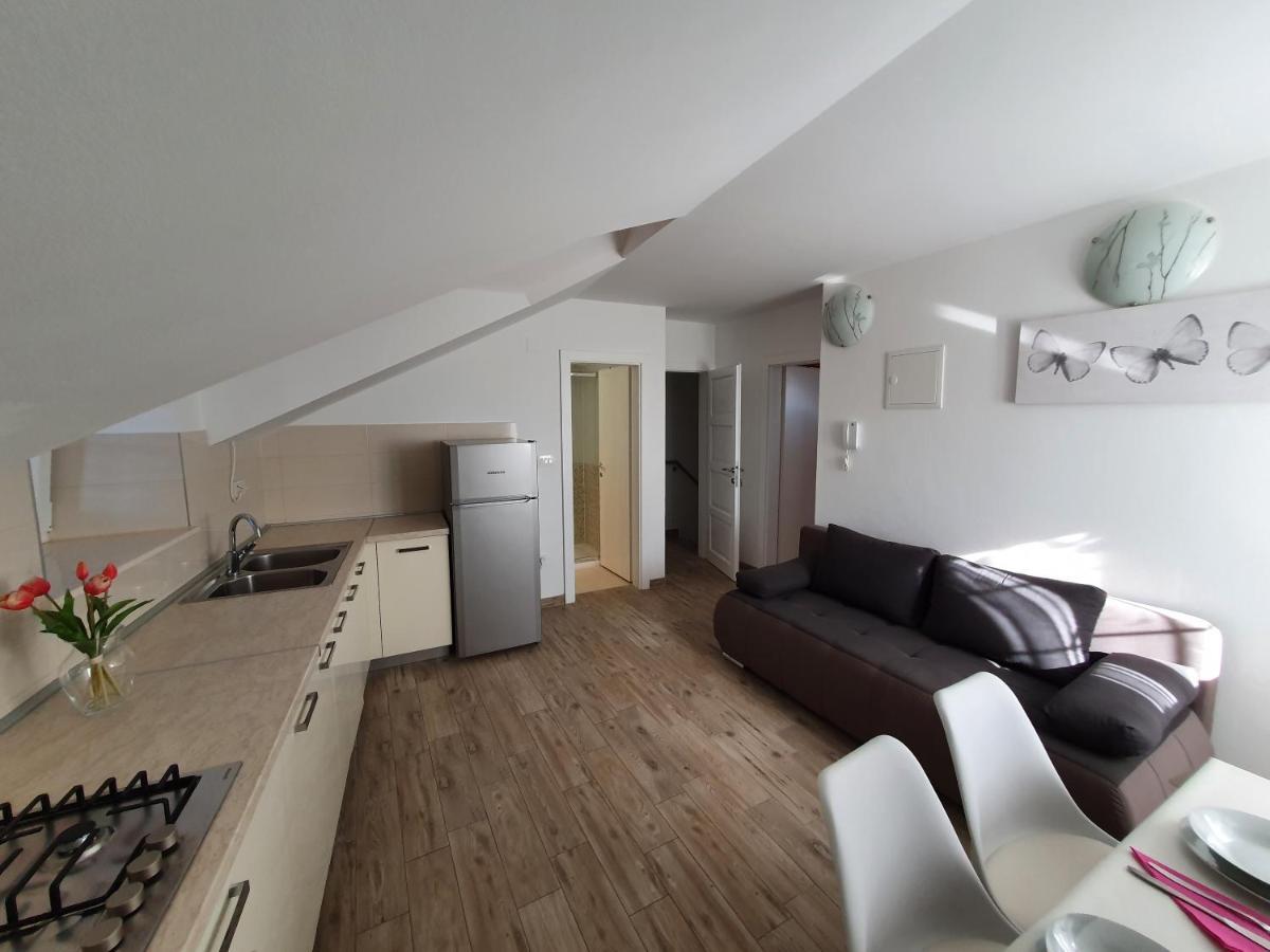 Apartaments Ukic 普维克瑟普瑞内 外观 照片