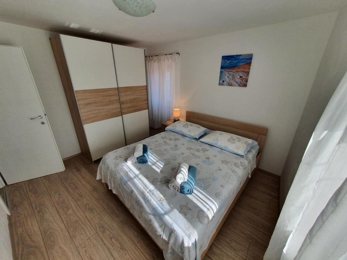 Apartaments Ukic 普维克瑟普瑞内 外观 照片