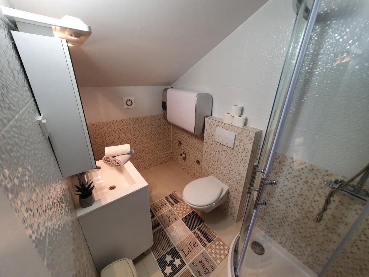 Apartaments Ukic 普维克瑟普瑞内 外观 照片