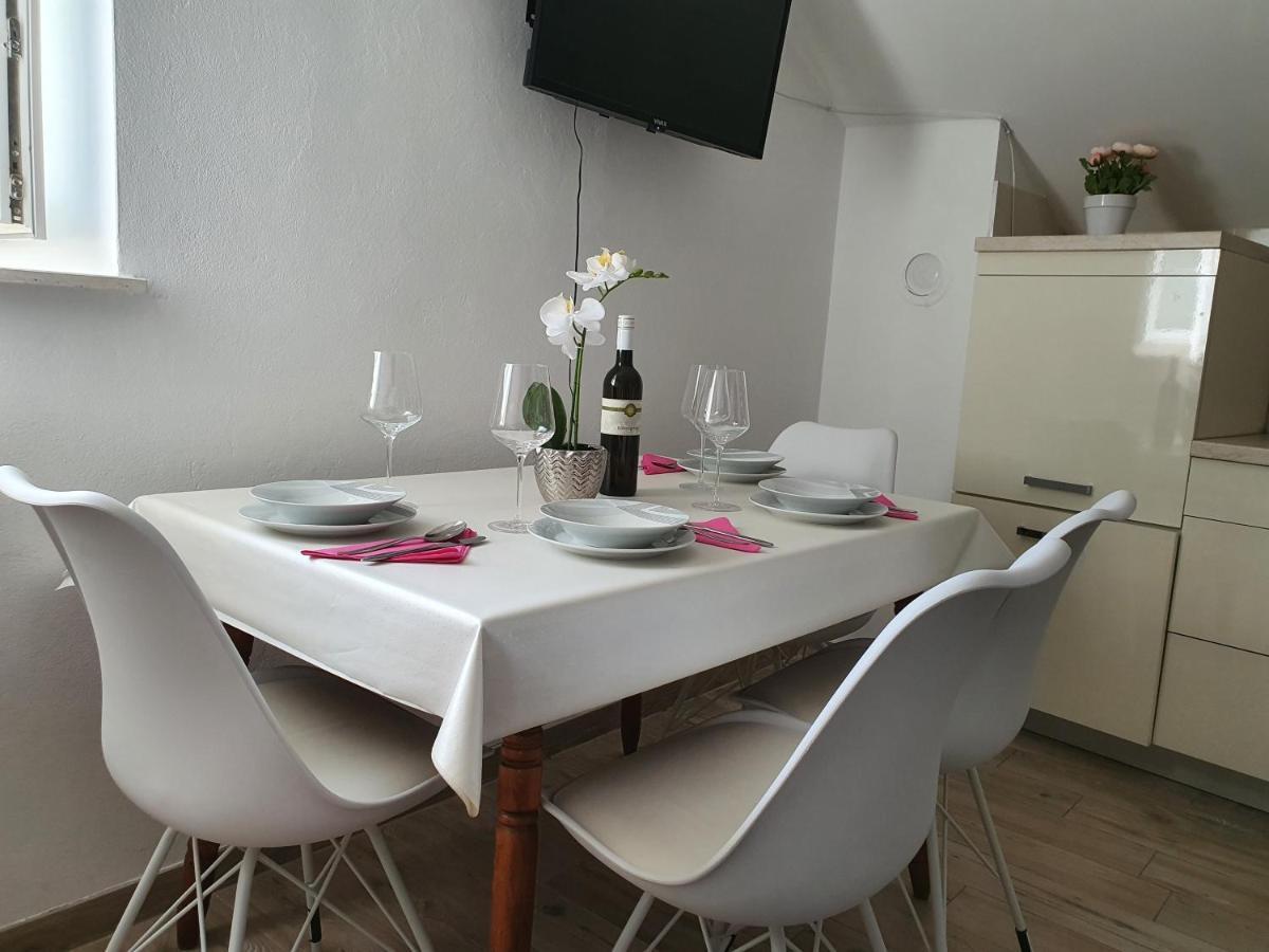 Apartaments Ukic 普维克瑟普瑞内 外观 照片