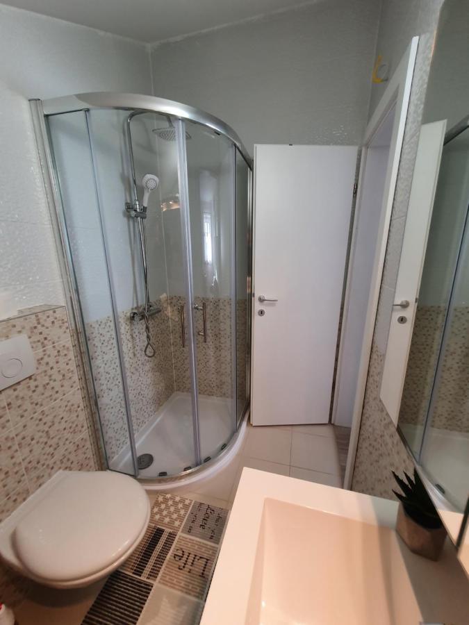 Apartaments Ukic 普维克瑟普瑞内 外观 照片